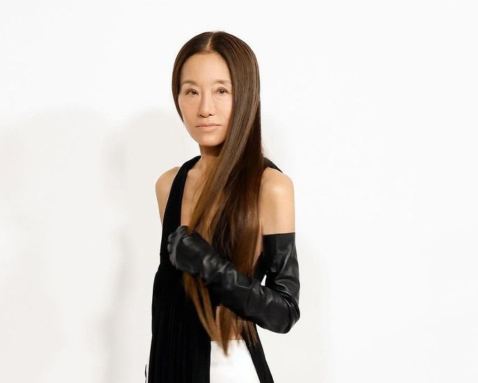 Η Vera Wang στα 73 της καθηλώνει στις εικόνες με τις κόρες της