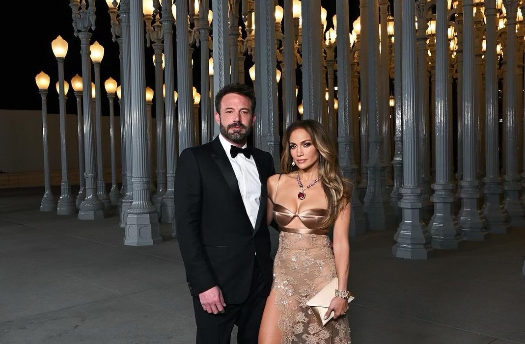 Η Jennifer Lopez δείχνει τον στολισμό της έπαυλής της για τα Χριστούγεννα