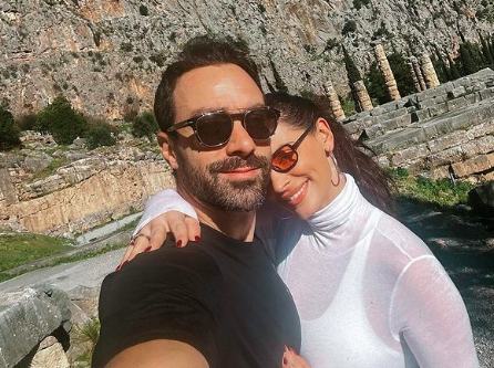 Χριστίνα Μπόμπα – Σάκης Τανιμανίδης: Πρώτη φορά στο εξωτερικό με τις κόρες τους