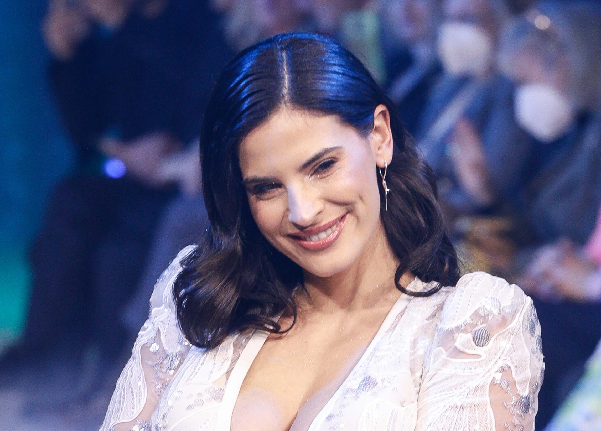 H Χριστίνα Μπόμπα ποζάρει με γιορτινά εσώρουχα και καθηλώνει