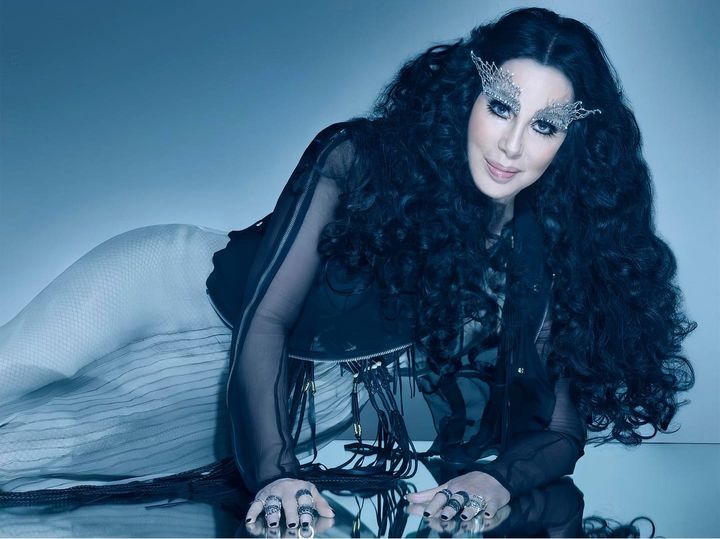 Cher: Αποκάλυψε με πολύ χιούμορ γιατί προτιμά τους νεότερους άνδρες