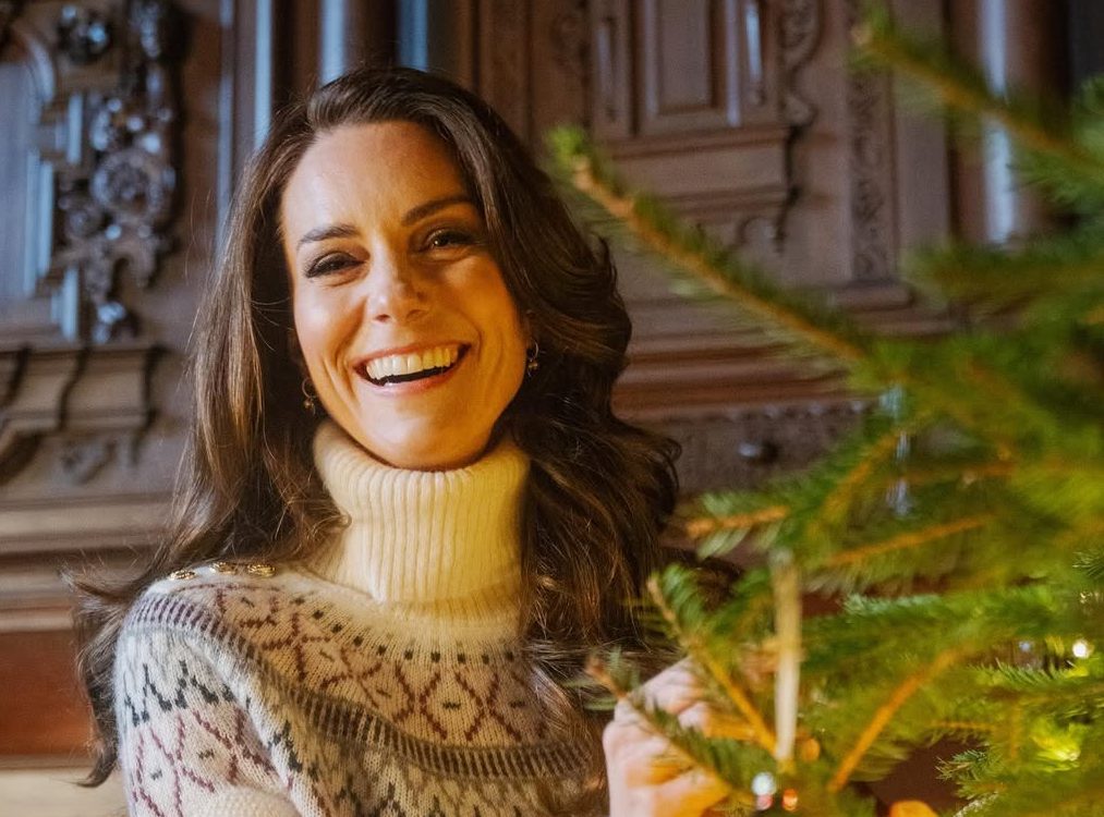 Κέιτ Μίντλετον: Φόρεσε το «σύμβολο της γενναιότητας» στην συγκλονιστική της εμφάνιση - Το βαθύτερο νόημα